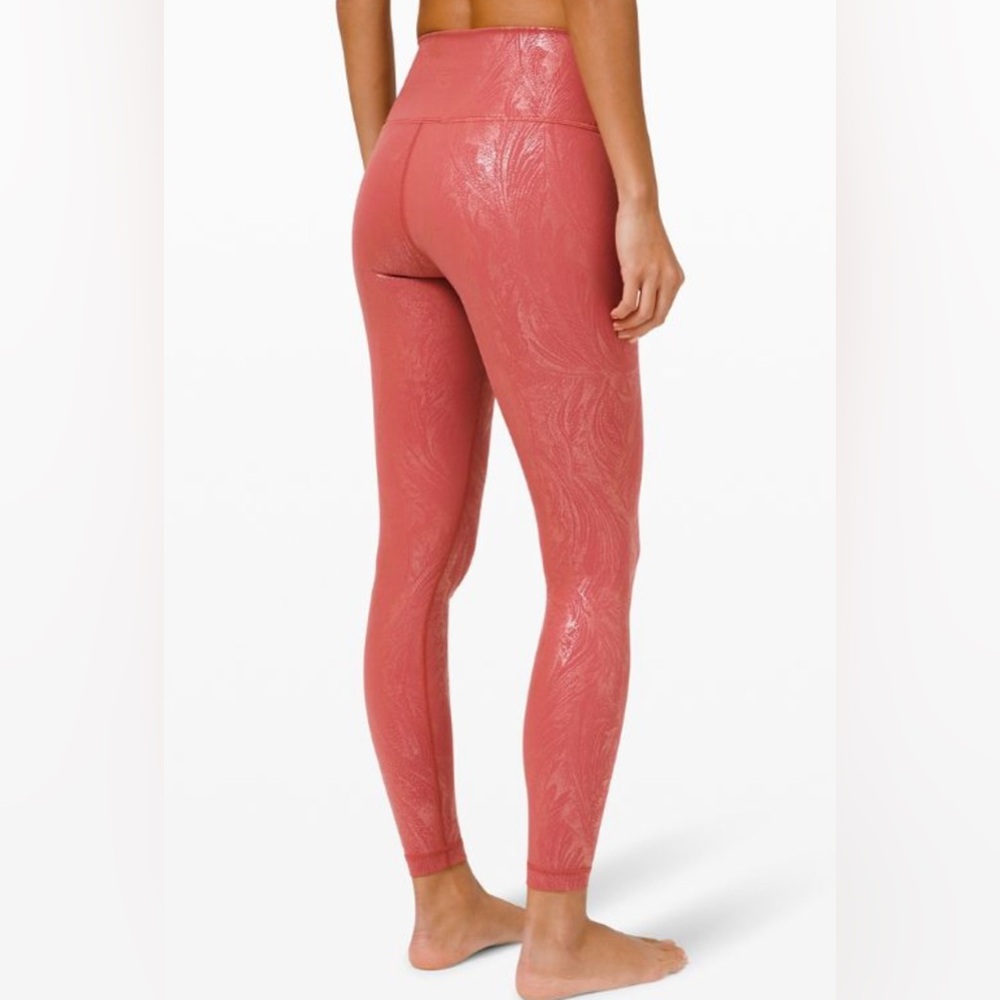 Wunder Under High-Rise Tight 28" *Shine
Acclimatize Soft Cranberry Pink Foil 4